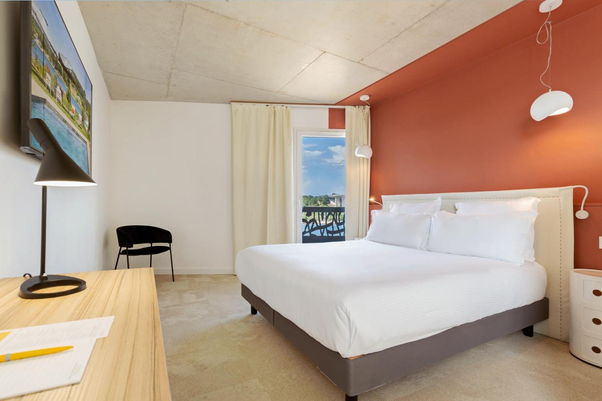 Golden Tulip Hotel & Rooftop Martigues Provence ภายนอก รูปภาพ