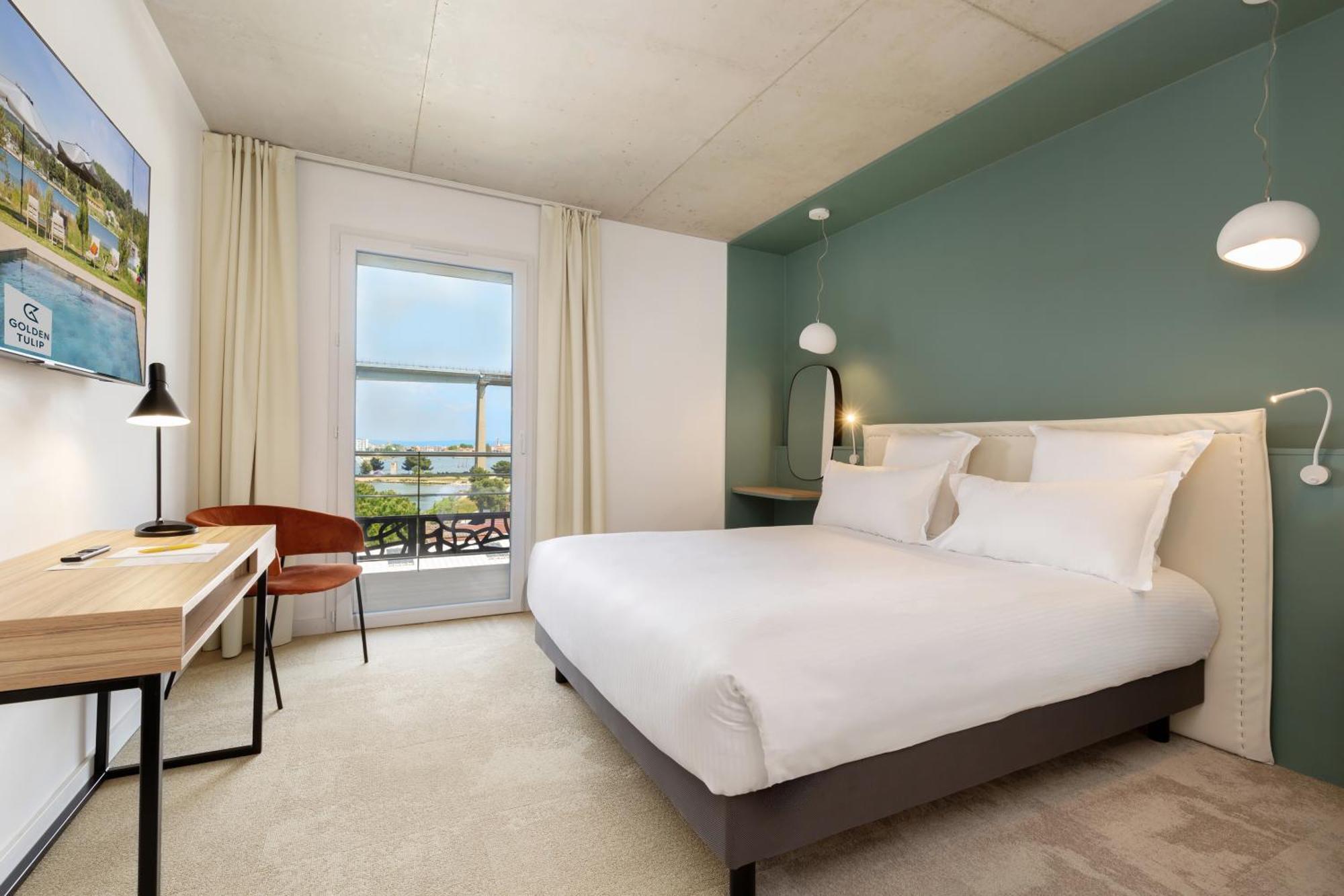 Golden Tulip Hotel & Rooftop Martigues Provence ภายนอก รูปภาพ