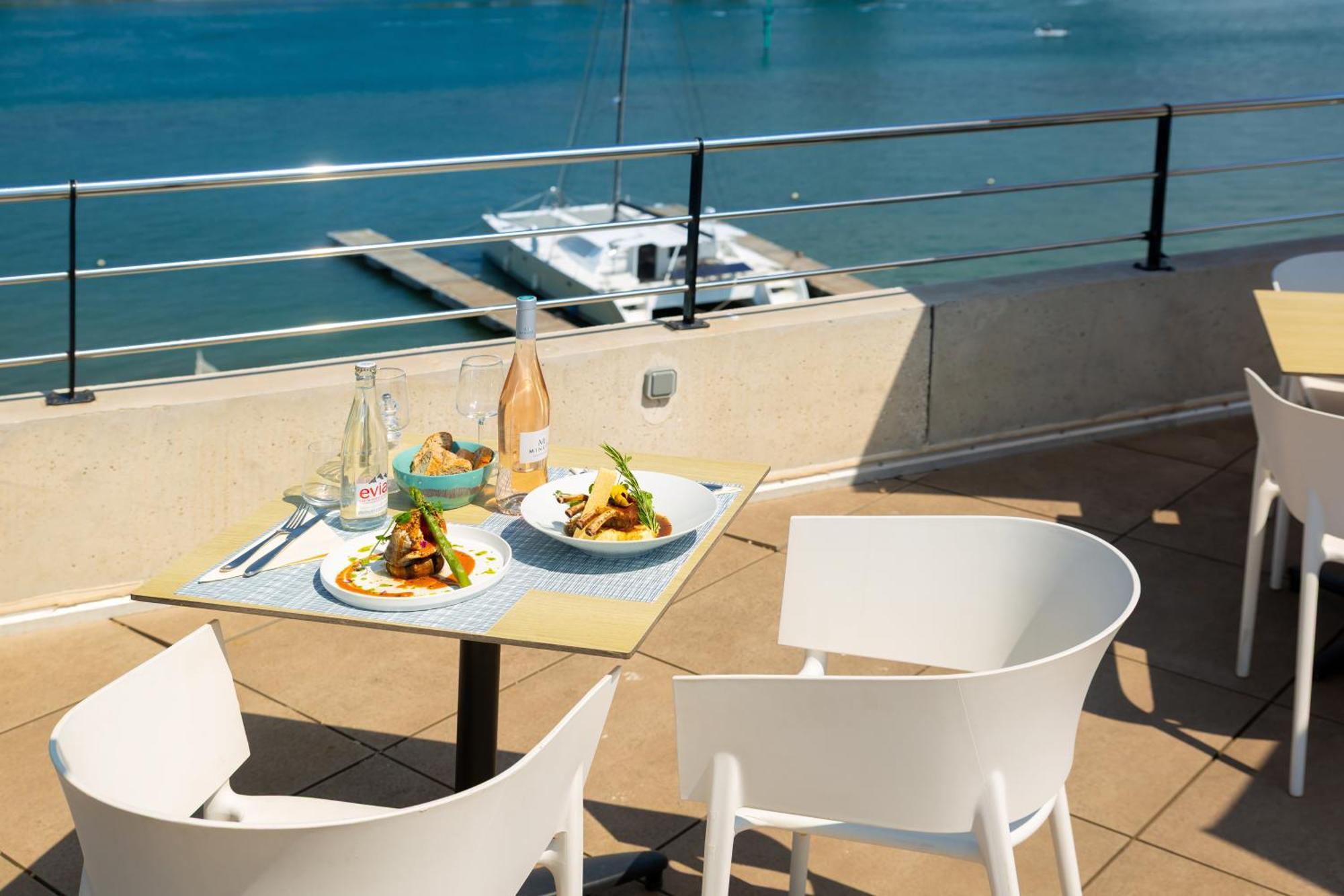 Golden Tulip Hotel & Rooftop Martigues Provence ภายนอก รูปภาพ