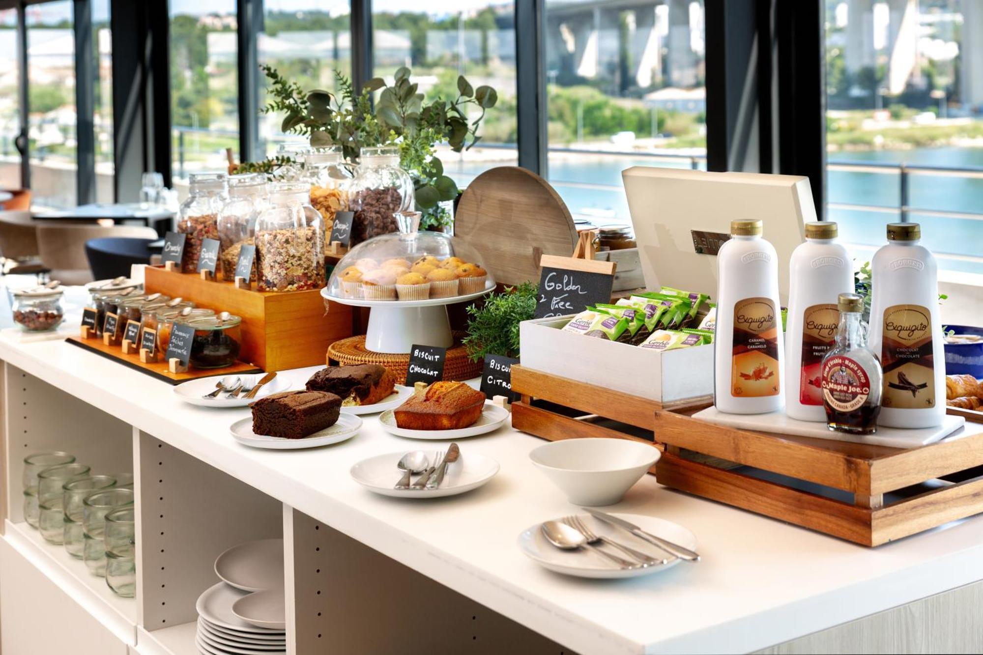 Golden Tulip Hotel & Rooftop Martigues Provence ภายนอก รูปภาพ