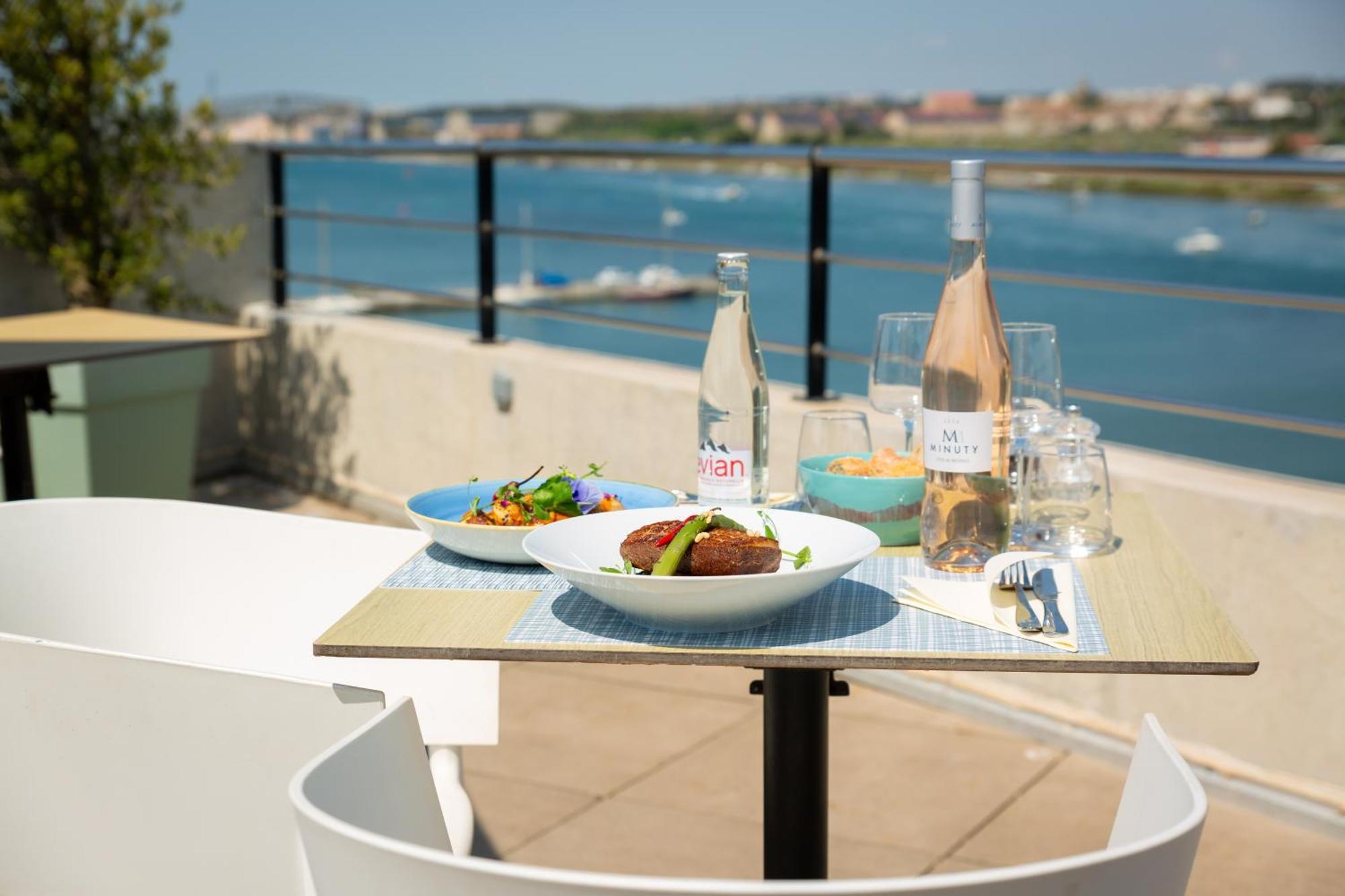 Golden Tulip Hotel & Rooftop Martigues Provence ภายนอก รูปภาพ
