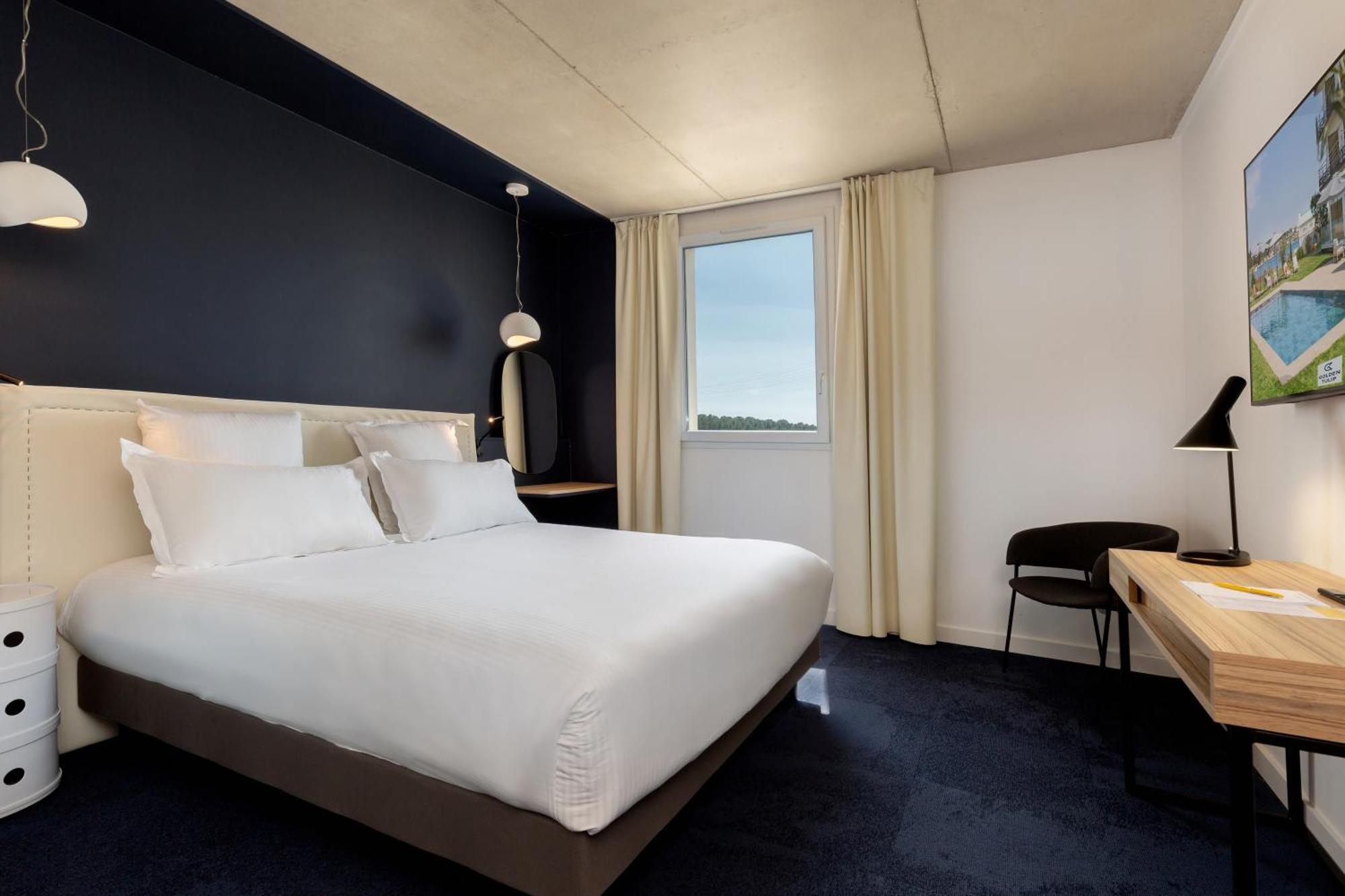 Golden Tulip Hotel & Rooftop Martigues Provence ภายนอก รูปภาพ
